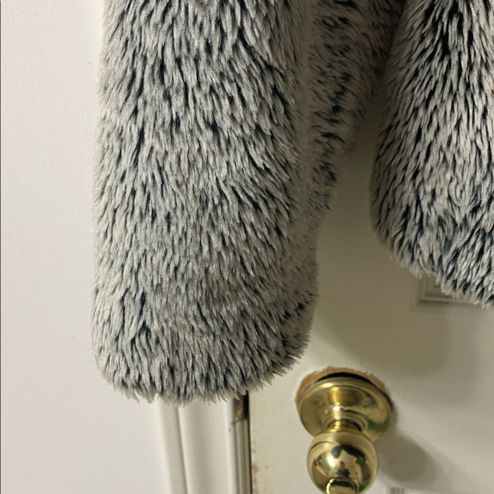 Hennes Collection, US M, Grey & Black Two-Tone Faux Fur Jacket With Pockets - Picture 6 of 9